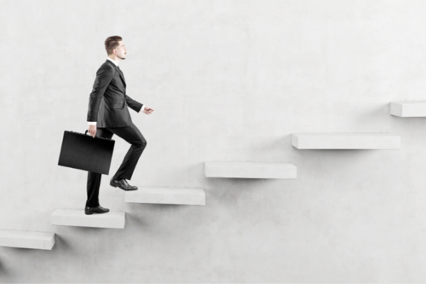 Elias Assum Sabbag Junior mostra o caminho para o sucesso ao ensinar como superar os desafios do empreendedorismo com confiança.