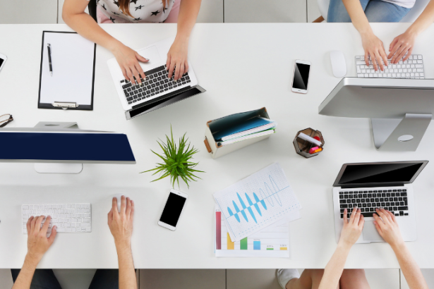 Saftec Digital ensina como responder ao público nas redes sociais durante crises para proteger sua marca.