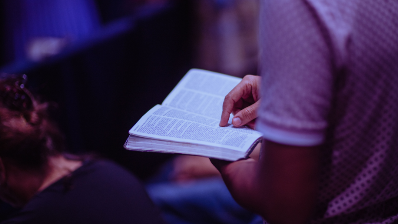 Escuta e protagonismo juvenil: perspectivas do Pe. Dr. Jose Eduardo de Oliveira e Silva sobre a relação entre jovens e Igreja.