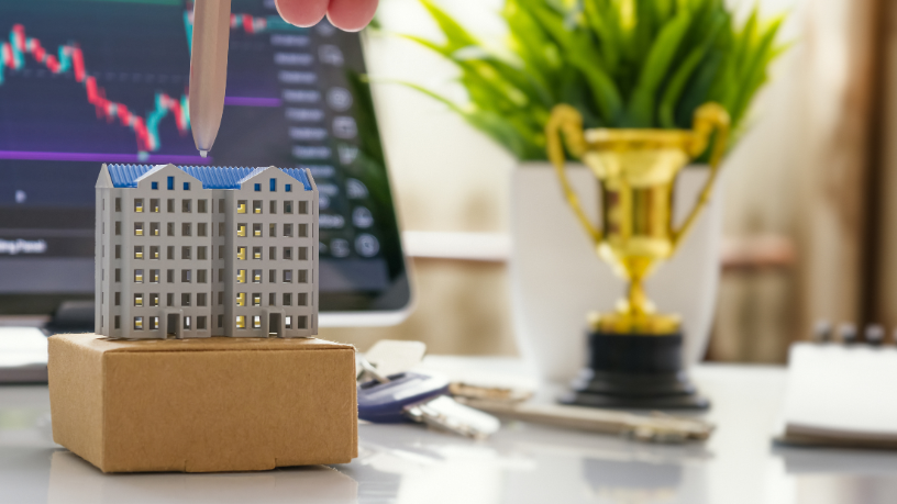 Alex Nabuco dos Santos destaca que edifícios conectados integram tecnologia e gestão inteligente.