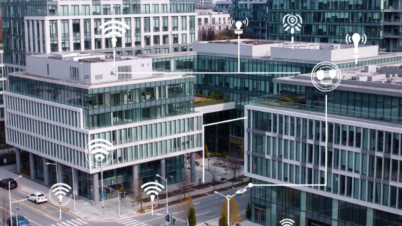 IoT e edifícios conectados elevam controle, conforto e eficiência no mercado imobiliário, comenta Alex Nabuco dos Santos.