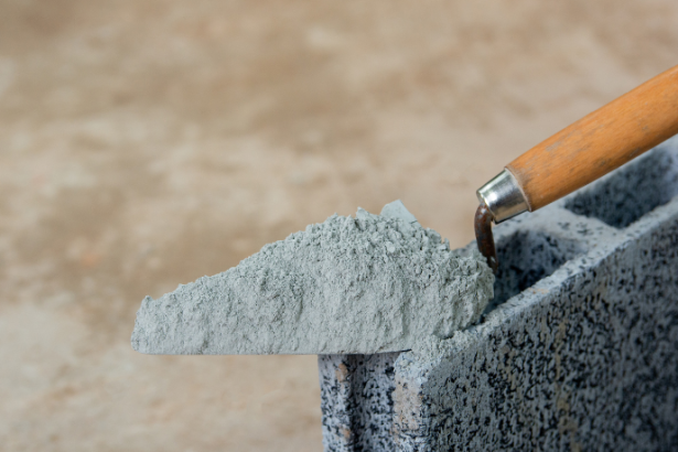 Valderci Malagosini Machado analisa como os artefatos de cimento contribuem para a redução de impactos ambientais na construção.