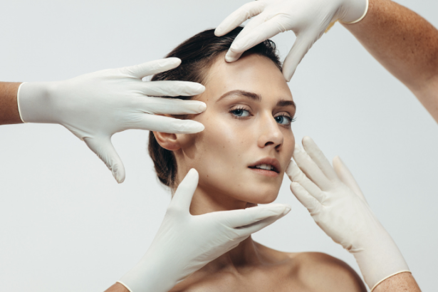 Cirurgia plástica moderna: beleza natural e recuperação rápida como prioridades da mulher contemporânea