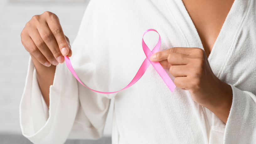 Vinicius Tadeu Sattin Rodrigues analisa como a avaliação clínica integrada fortalece o rastreamento mamográfico e a prevenção do câncer de mama.