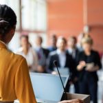 A desvalorização da mulher na política e o desafio de conquistar espaço por mérito no cenário brasileiro