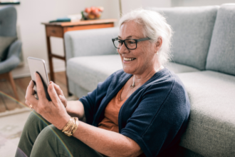 Mãe Borboleta e tecnologia: como uma startup está transformando a rotina e a saúde emocional das mulheres