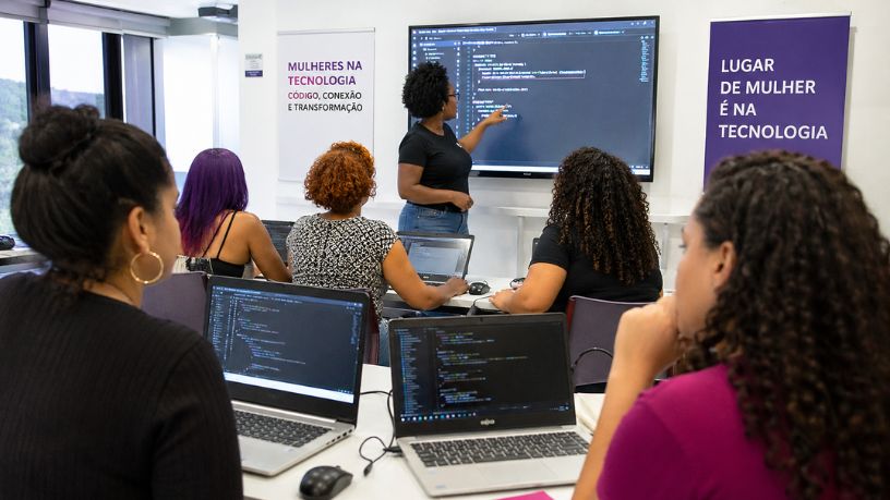 Mulheres na Inteligência Artificial: formação em IA abre portas para uma nova geração de profissionais no Brasil