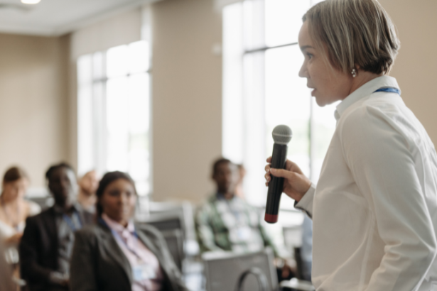 Política de enfrentamento à violência política contra a mulher no Brasil: avanço necessário para a democracia contemporânea