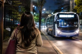 Transporte gratuito para mulheres vítimas de violência fortalece rede de proteção e acesso à segurança