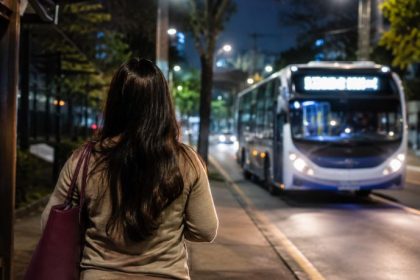 Transporte gratuito para mulheres vítimas de violência fortalece rede de proteção e acesso à segurança