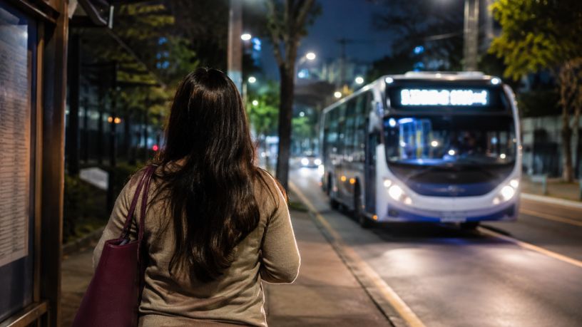Transporte gratuito para mulheres vítimas de violência fortalece rede de proteção e acesso à segurança