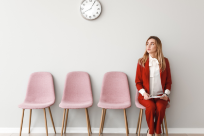 Emprego feminino cresce 11%, mas diferença salarial entre homens e mulheres segue praticamente igual