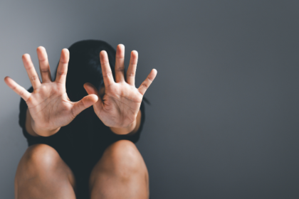 Agosto Lilás ganha força no Brasil e reacende debate sobre violência contra a mulher: o que mudou em 20 anos
